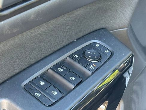 Used 2023 Nissan Pathfinder SV FWD image 10