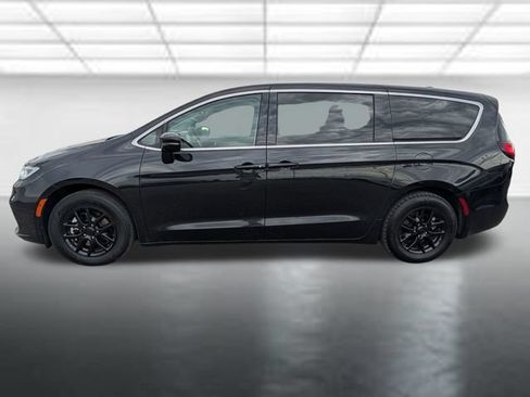 Used 2024 Chrysler Pacifica Touring-L FWD image 27