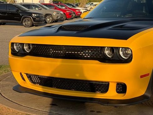 Used 2017 Dodge Challenger SRT Hellcat image 10