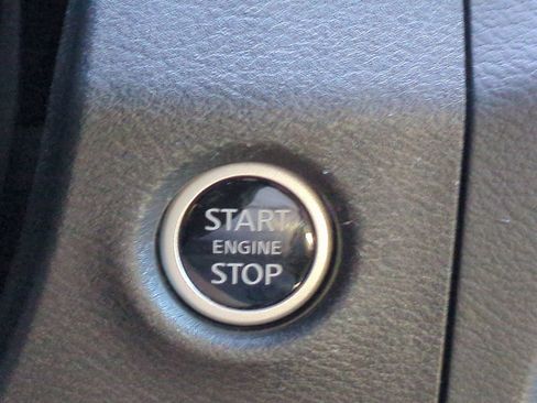 Used 2024 Nissan Frontier SL image 27