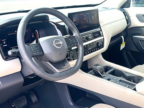 New 2026 Nissan Pathfinder SL FWD image 9