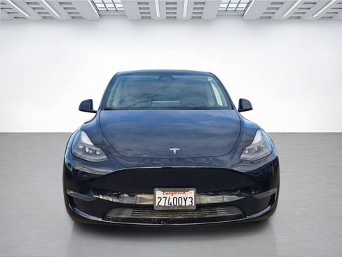Used 2024 Tesla Model Y Long Range AWD/4WD image 2