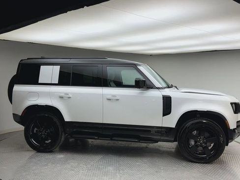 Certified 2025 Land Rover Defender 110 X-Dynamic SE image 9