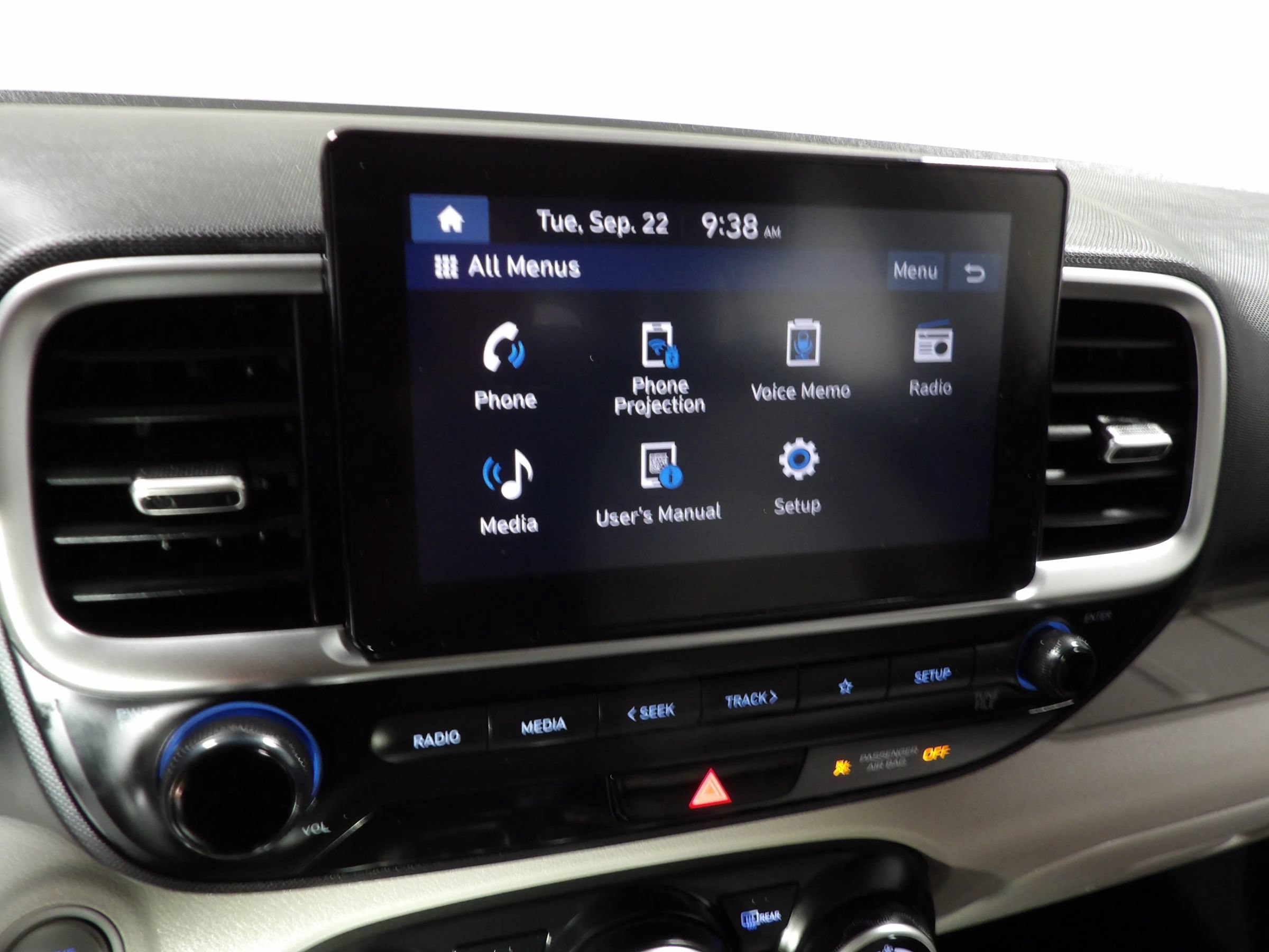 Used 2025 Hyundai Venue SEL FWD image 14