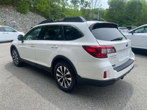 Used 2017 Subaru Outback 3.6R Limited AWD/4WD image 3