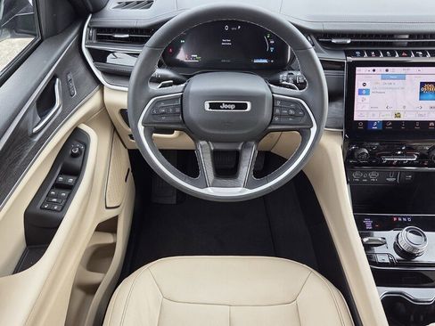 Used 2022 Jeep Grand Cherokee Limited 4xe image 11