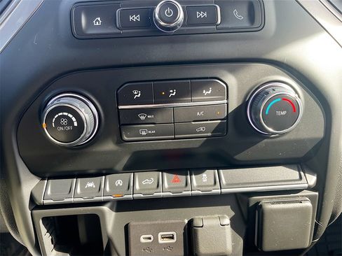 Used 2022 Chevrolet Silverado 1500 Custom image 15