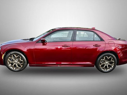 Used 2018 Chrysler 300 S w/ 300S Alloy Package image 4