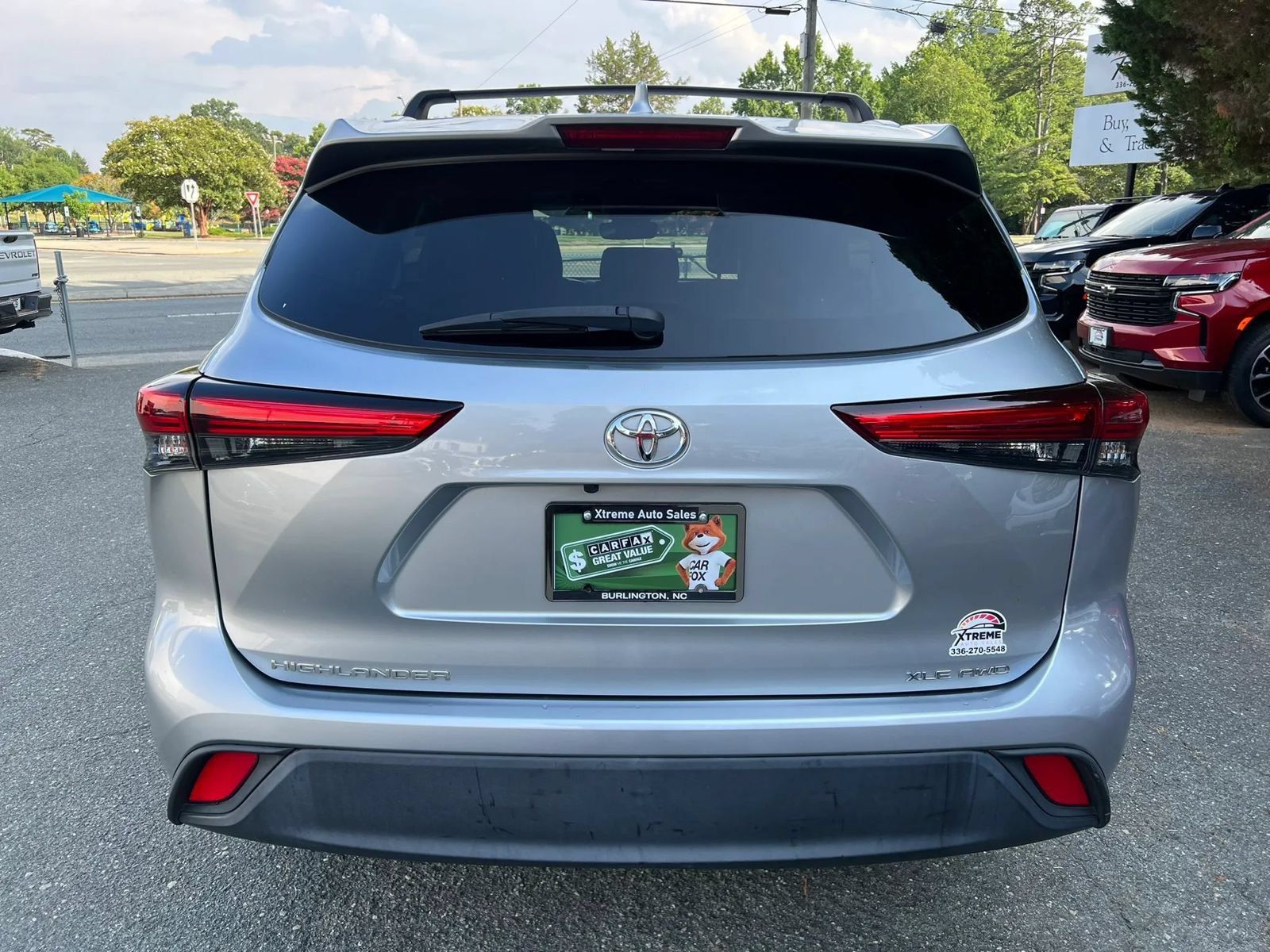 Used 2022 Toyota Highlander XLE AWD/4WD image 5