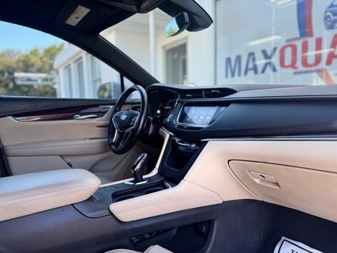 Used 2018 Cadillac XT5 Luxury w/ Driver Awareness Package AWD/4WD image 46