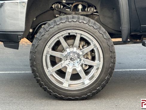 Used 2021 GMC Sierra 2500 SLT w/ SLT Preferred Package AWD/4WD image 33