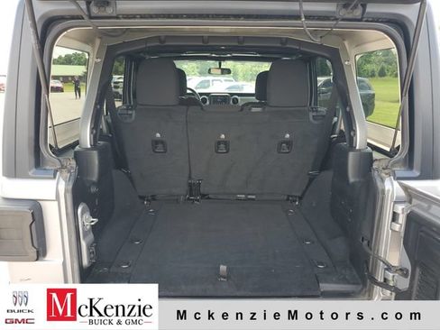 Used 2020 Jeep Wrangler Unlimited Sahara AWD/4WD image 30