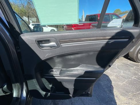 Used 2015 Chrysler 300 Limited image 23