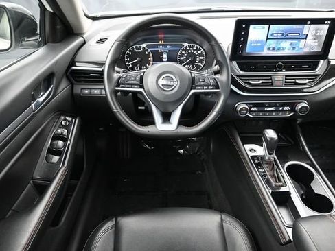 Used 2025 Nissan Altima 2.5 SR w/ SR Premium Package FWD image 9