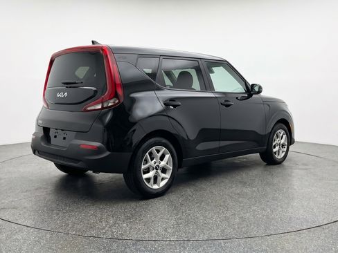 Used 2025 Kia Soul LX w/ LX Technology Package FWD image 9