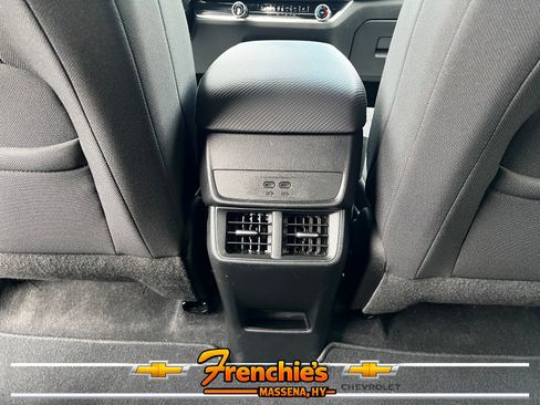 Used 2025 Chevrolet Equinox LT AWD/4WD image 8