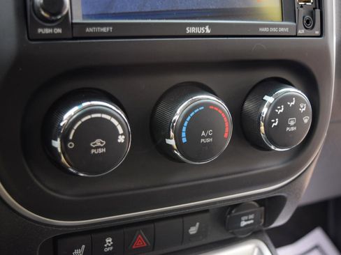 Used 2014 Jeep Compass Latitude AWD/4WD image 24