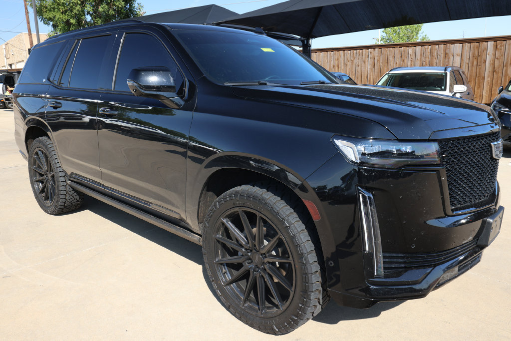 Used 2023 Cadillac Escalade Sport w/ LPO, ONYX Package AWD/4WD image 3