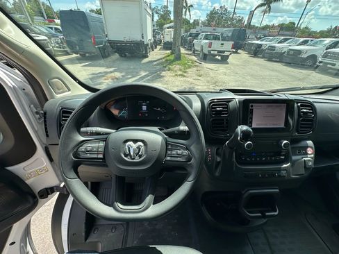 Used 2025 RAM ProMaster 2500 w/ Convenience Group image 14