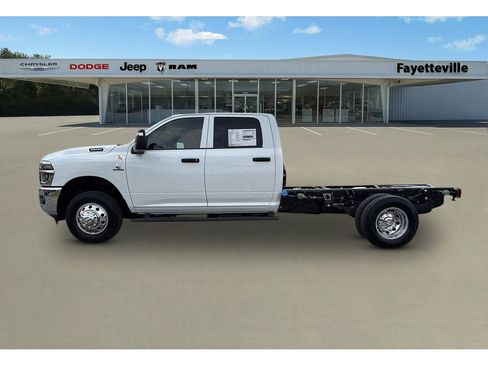 New 2026 RAM 3500 Tradesman w/ Chrome Appearance Group image 6