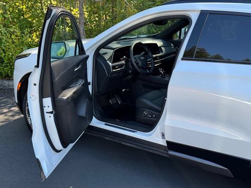 Used 2025 Cadillac XT4 Sport AWD/4WD image 7
