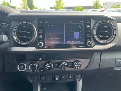 Used 2020 Toyota Tacoma TRD Off-Road AWD/4WD image 19