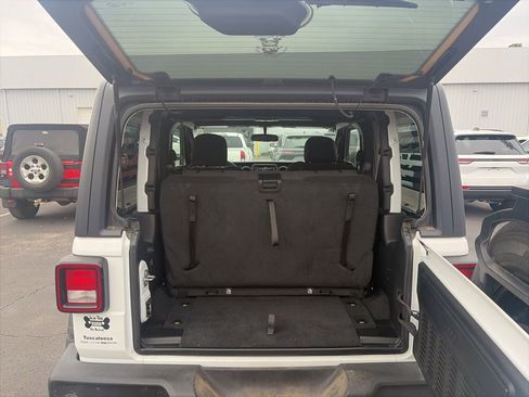 Used 2023 Jeep Wrangler Willys image 10