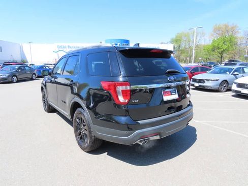 Used 2018 Ford Explorer XLT AWD/4WD image 4