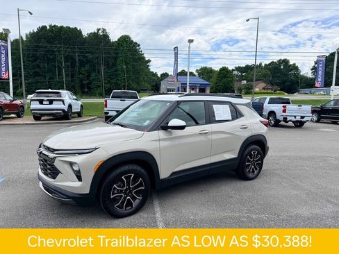 Used 2026 Chevrolet TrailBlazer ACTIV w/ Convenience Package FWD image 2