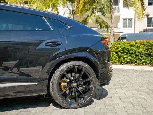 Used 2022 Lamborghini Urus image 43