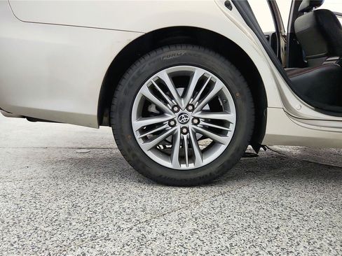 Used 2016 Toyota Camry SE w/ Moonroof Package FWD image 13