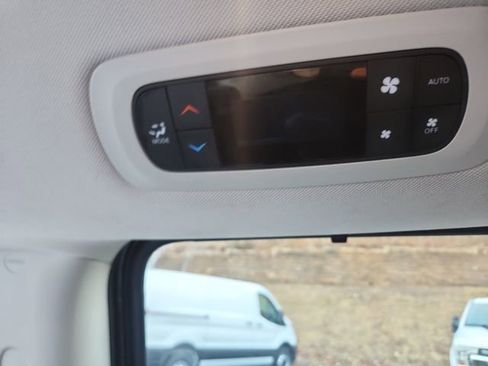 Used 2024 Chrysler Pacifica Touring-L image 25
