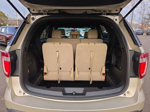 Used 2017 Ford Explorer XLT image 17