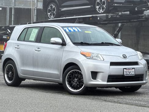Used 2013 Scion xD image 2