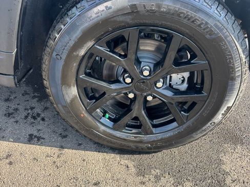 Used 2025 Jeep Grand Cherokee Altitude image 24