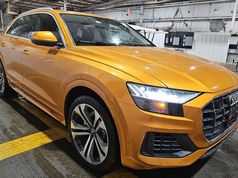 Used 2019 Audi Q8 Prestige w/ Luxury Package AWD/4WD image 3