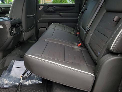 New 2025 GMC Sierra 2500 AT4X w/ AT4X AEV Edition image 7