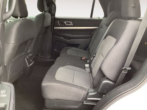 Used 2019 Ford Explorer XLT image 26