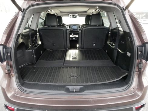 Used 2017 Toyota Highlander Limited Platinum image 18