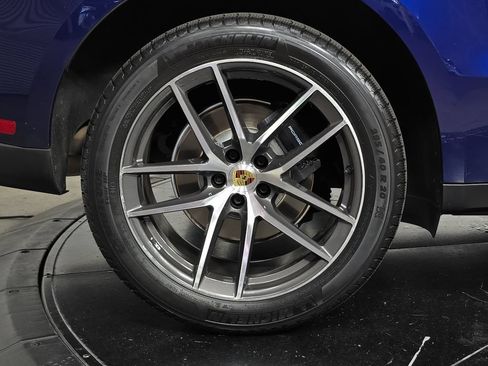 Certified 2024 Porsche Macan w/ Premium Plus Package AWD/4WD image 29