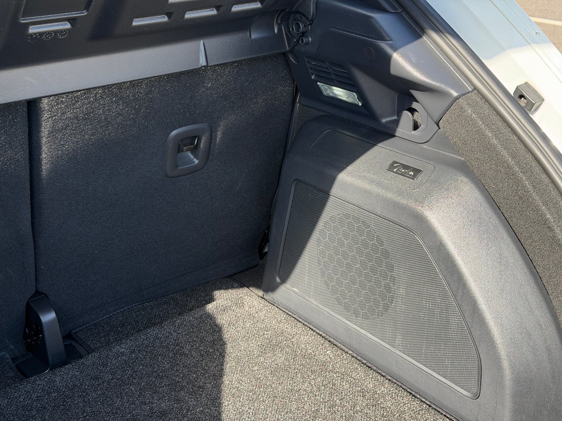 Used 2014 Volkswagen Beetle TDI FWD image 29
