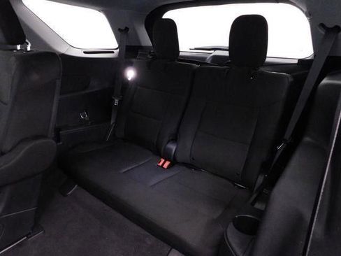 Used 2022 Ford Explorer XLT image 38