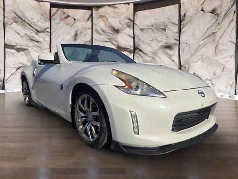 Used 2013 Nissan 370Z Roadster image 5