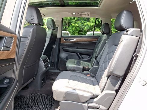 Used 2024 Volkswagen Atlas SE AWD/4WD image 9
