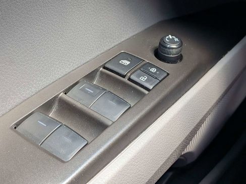 Used 2023 Toyota Camry SE FWD image 23