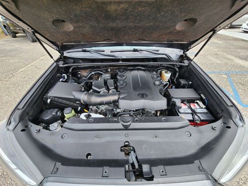 Used 2020 Toyota 4Runner SR5 2WD image 17