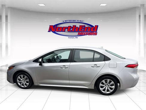 Used 2022 Toyota Corolla LE image 6