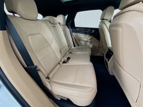 Certified 2020 Porsche Cayenne image 32