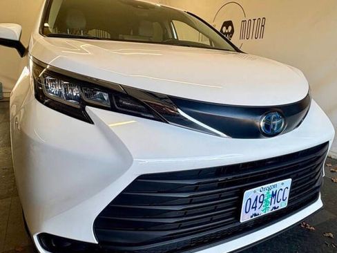 Used 2022 Toyota Sienna LE image 4