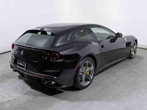 Used 2019 Ferrari GTC4Lusso image 10